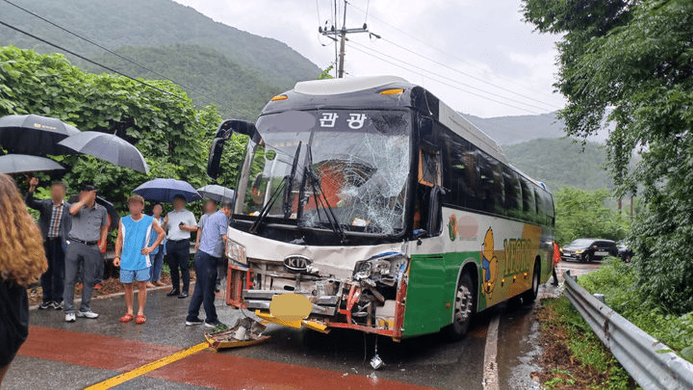  南韩童军大露营事故频频，瑞士团旅巴撞巴士，至少8人受伤，包括3名瑞士队员。
