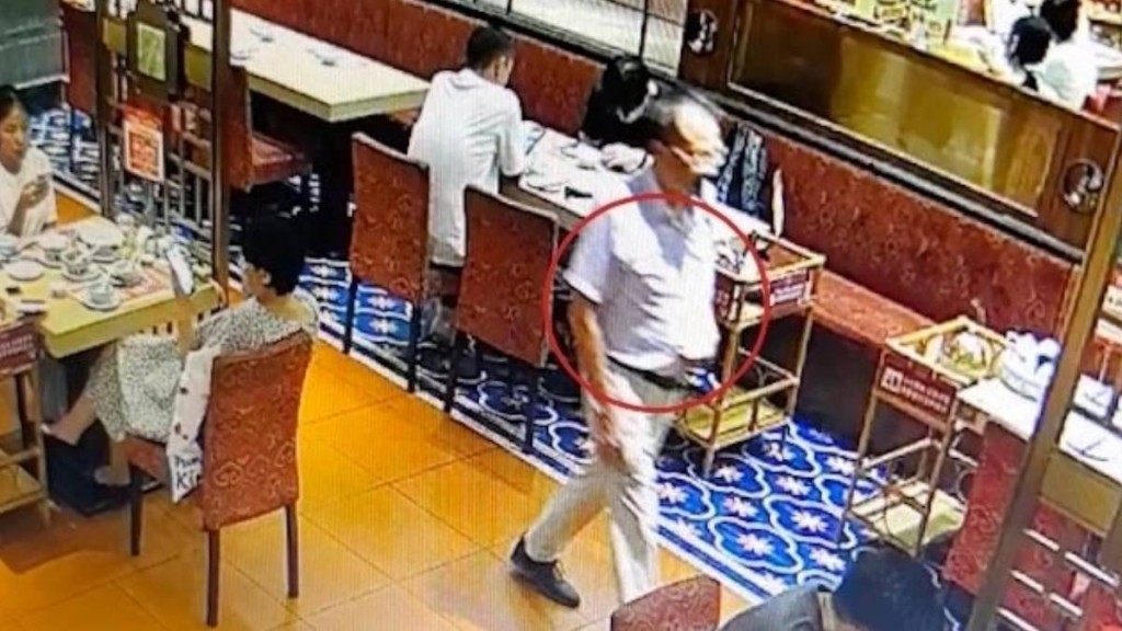 黃先生腹部明顯鼓漲，引起店長懷疑，堅持送醫才救回一命。央視