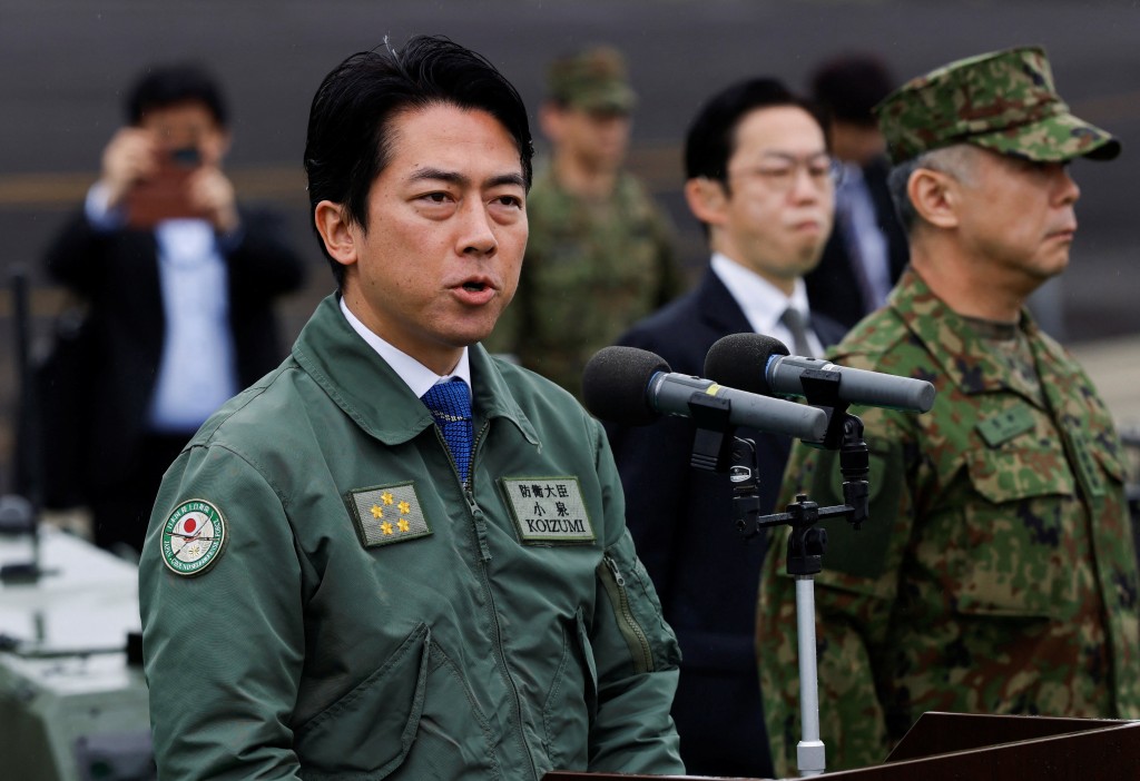 防卫大臣小泉进次郎留任的可能性极高。路透社