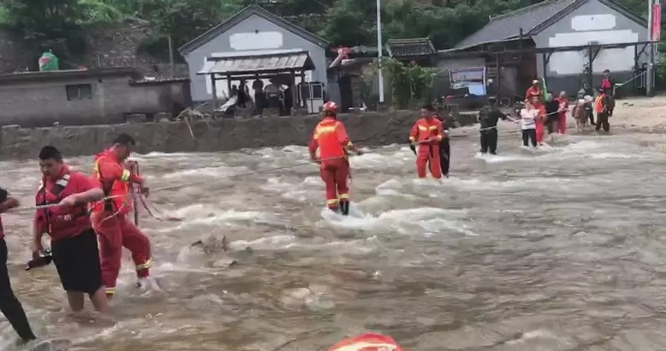 密雲數十名群眾被困。網上圖片