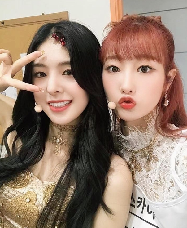 ERIN（左）和GINNY感情相當不錯。