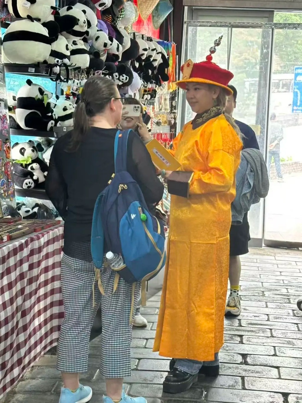 鄭欣宜表現友善。