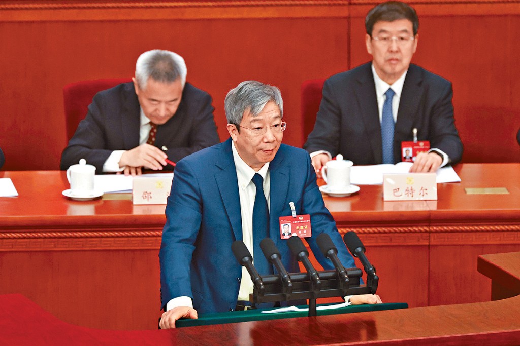 易綱提到,內地經濟仍在復甦,但相對緩慢。