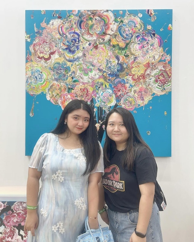 早前胡慧中与爱女何嘉珍一起现身艺术展。