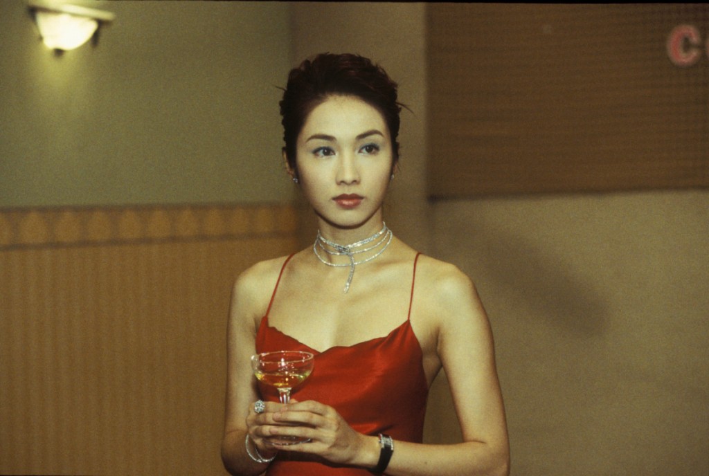 黎姿曾于TVB剧《黑夜彩虹 》性感演出。