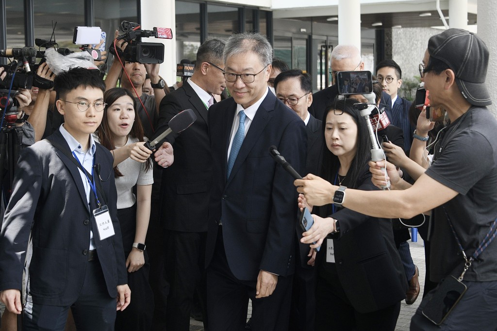 听证会重开后，委员会主席陆启康感慨，如果事发个日宏福苑个响警钟“咁就好” 。