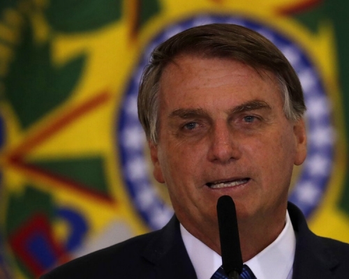 博索納羅斥責巴西民眾勿為新冠疫情「哭哭啼啼」，備受批評。AP圖