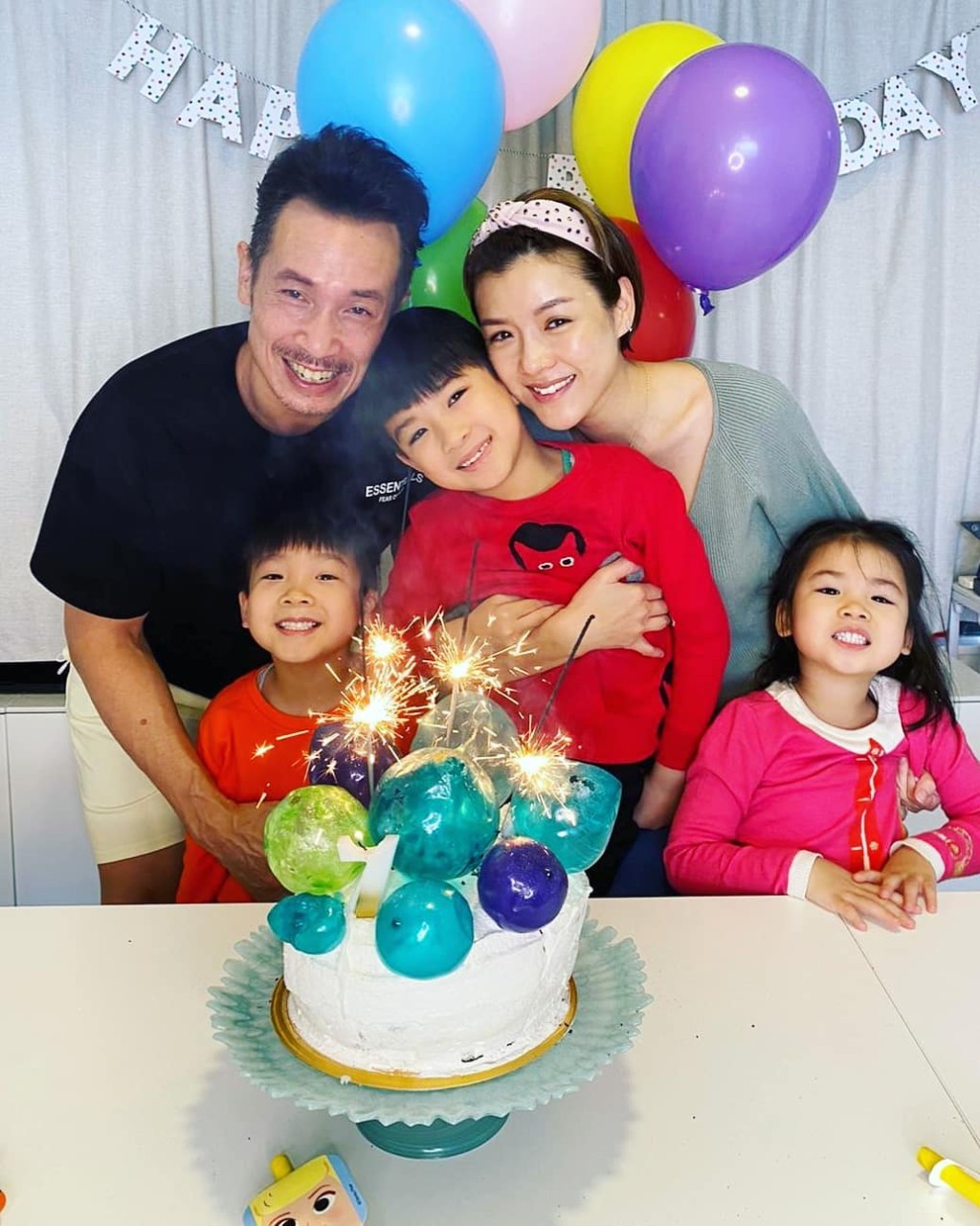 阿Mo和Aimee有3名仔女，分別是6歲的Aiden、5歲的Nathan及4歲的Camilla。