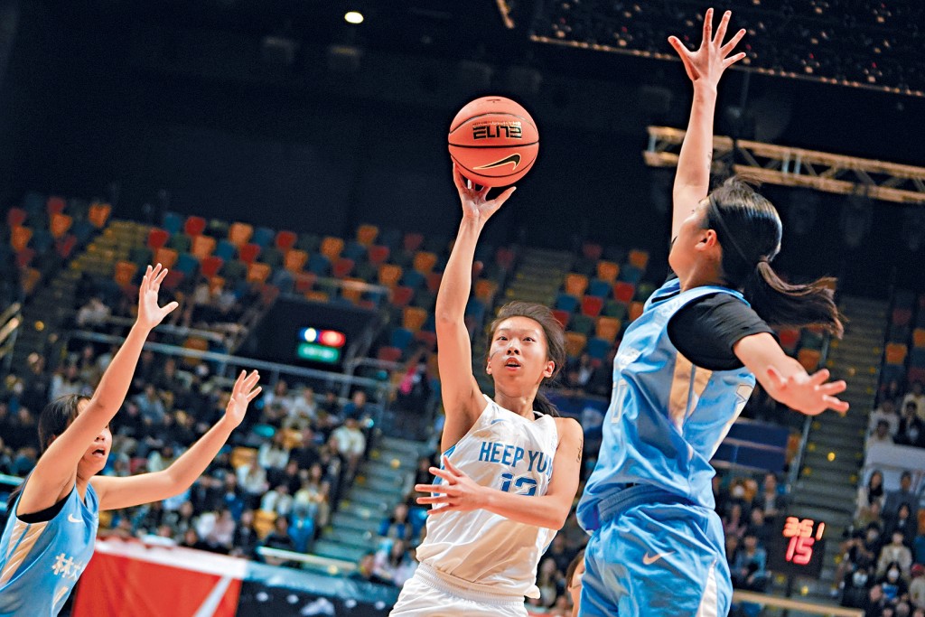 職業運動以外,學界體育場上的氣氛同樣熾熱。