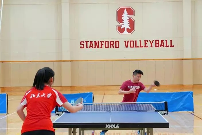 北京大学乒乓球队访美交流。