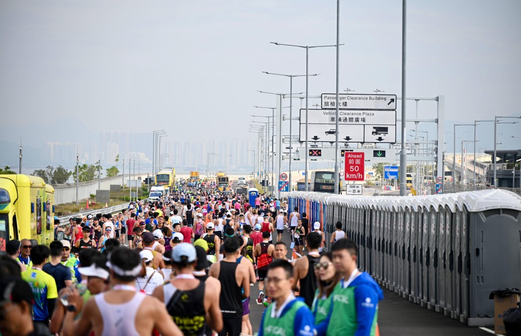 第2屆港珠澳大橋(香港段)半馬拉松周日舉行。 蘇正謙攝