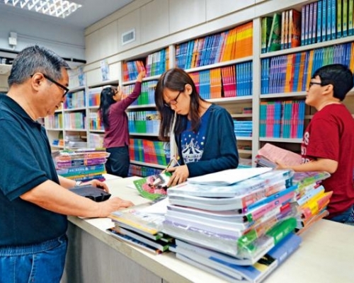 下學年整體課本價格(包括印刷及電子課本)較今學年上升2.7%。 資料圖片