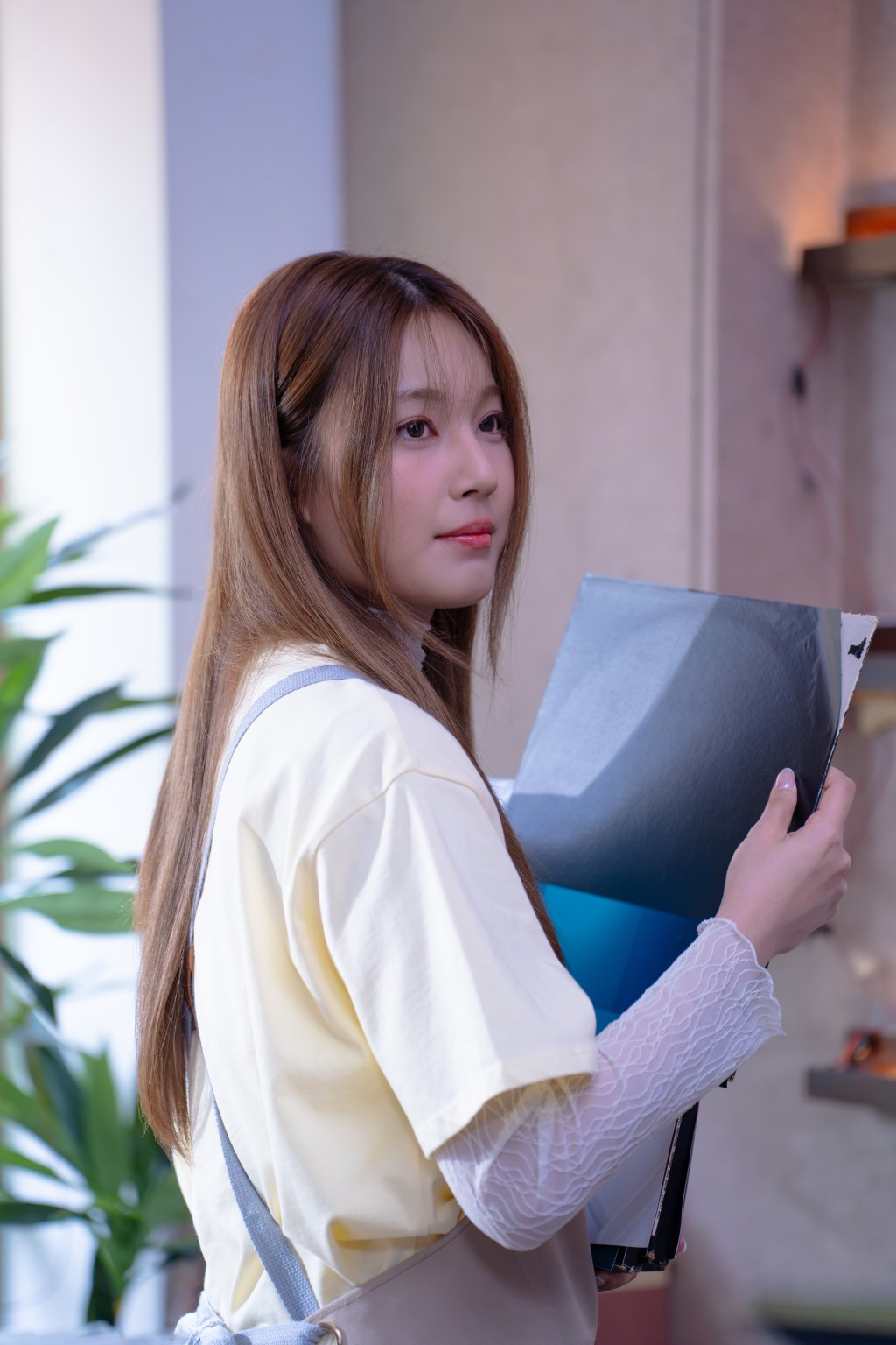 Feanna一直向公司許願希望MV有「帥氣男主角」加持。