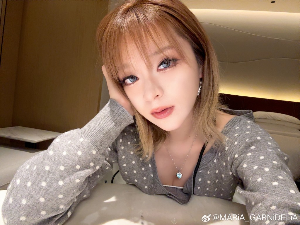 日本女歌手美依禮芽曾參演內地綜藝《乘風破浪的姐姐》。微博＠MARiA_GARNiDELiA