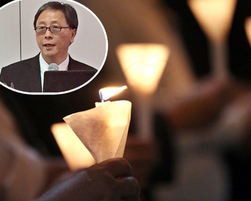 何栢良(小圖)提醒準備出席燭光晚會的市民改用濕紙巾消毒。資料圖片