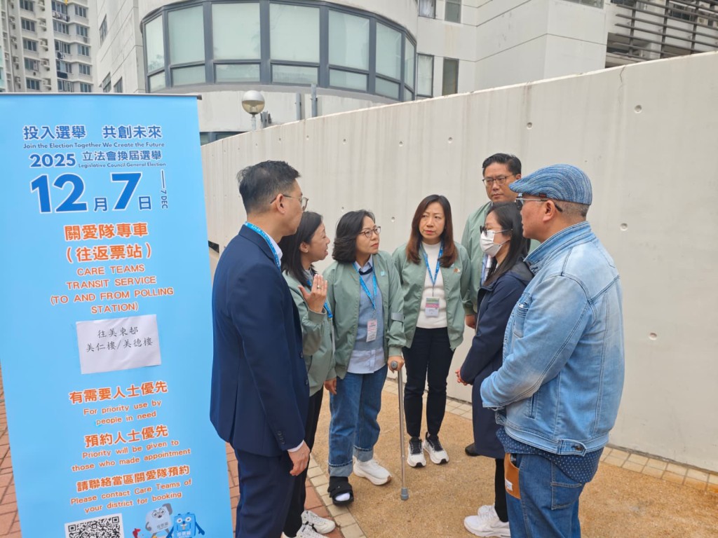 民政及青年事務局局長麥美娟率民青團隊前往黃大仙區的東頭社區會堂票站視察。麥美娟FB圖片