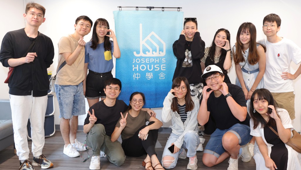 陳凱韻與仲學舍宿生真情對話,暢談甚歡。