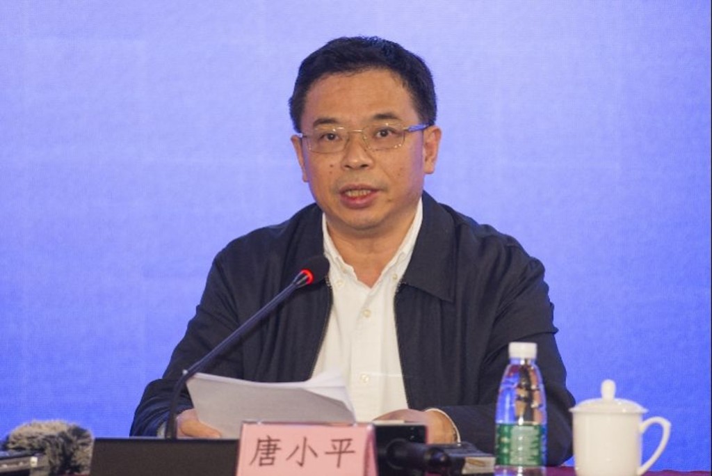 廣州醫科大學黨委書記唐小平指新冠病毒毒力低。