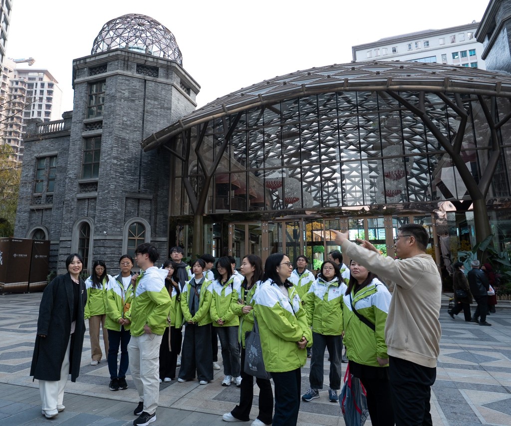 由港燈主辦,國家電網全力支持的交流團,結合專業參訪、青年交流和文化體驗,鼓勵青年學生延續追夢之旅。 由港燈主辦,國家電網全力支持的交流團,結合專業參訪、青年交流和文化體驗,鼓勵青年學生延續追夢之旅。