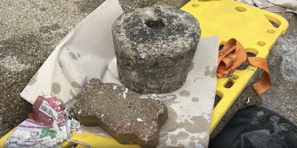 警方找到的水泥磚。 當地警方 警方找到的水泥磚。 當地警方