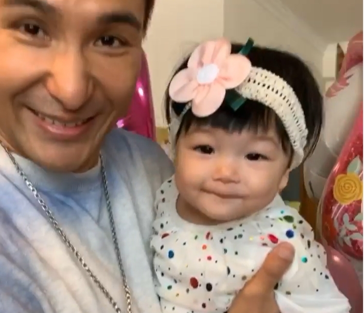 陈展鹏畀前世情人冧到晕。