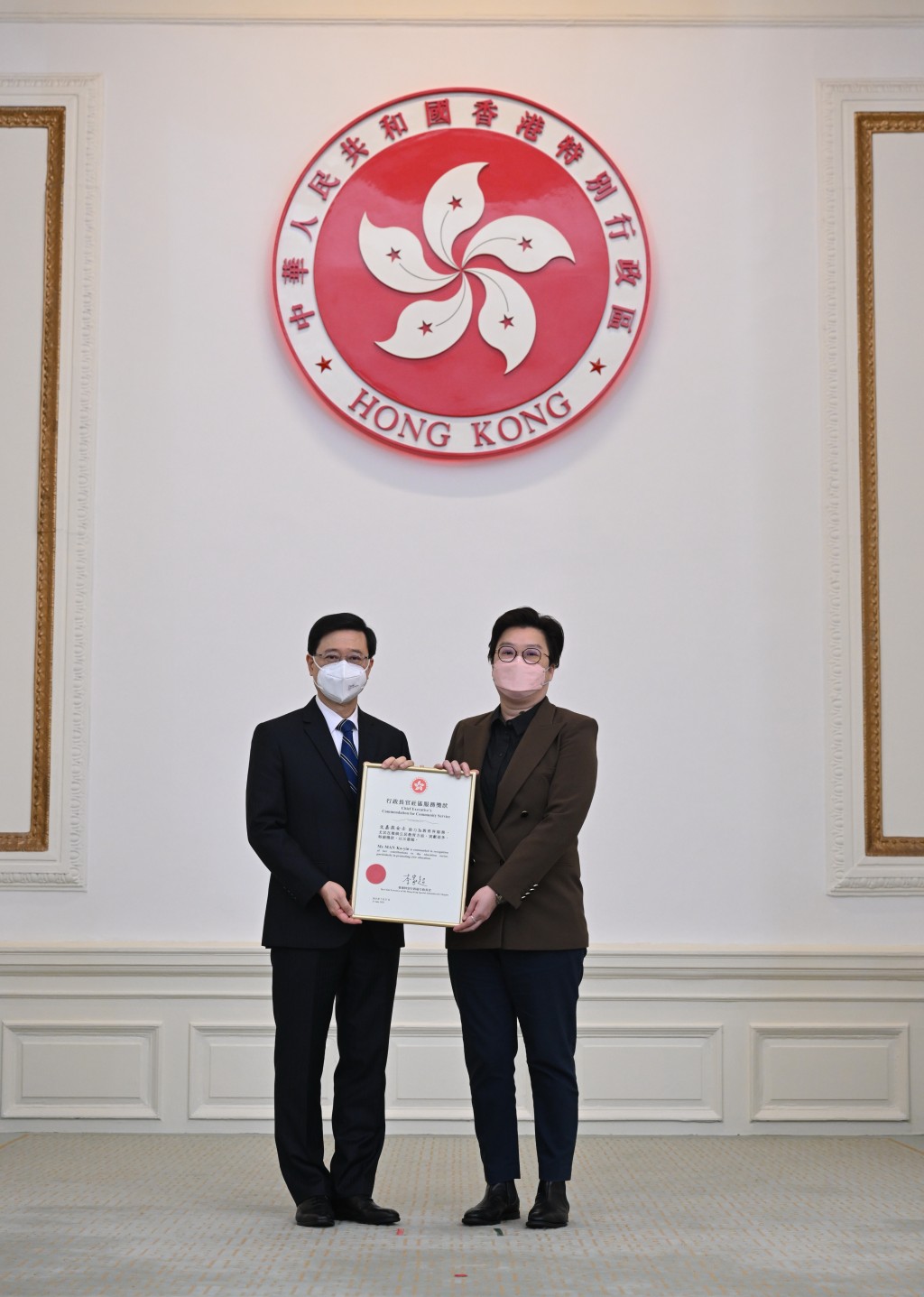 文嘉燕副校长获香港特区政府颁发行政长官社区服务奖状。