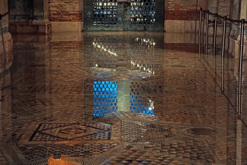 聖馬可大教堂(St. Mark’s Basilica)遭洪水淹浸。AP
