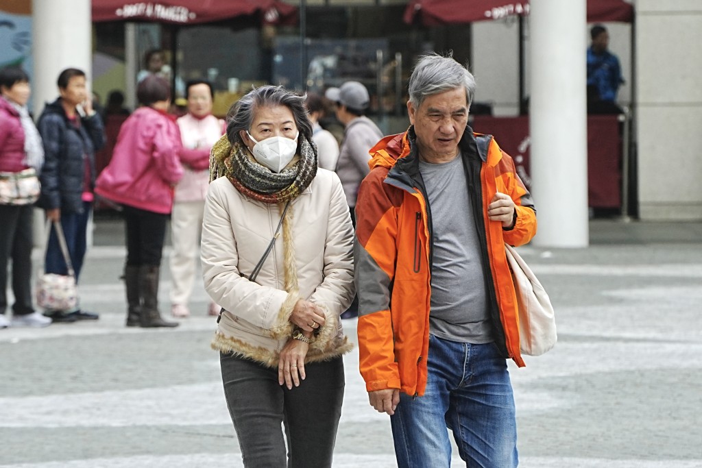 昨日全日有2,065人使用平安鐘,其中有80人需要送院治療。資料圖片 昨日全日有2,065人使用平安鐘,其中有80人需要送院治療。資料圖片