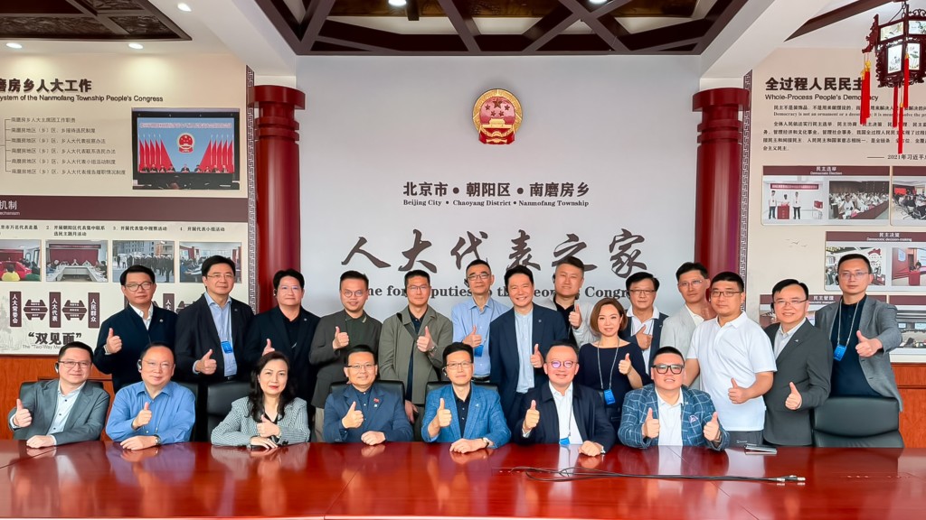 立法會議員於南磨房鄉人大代表之家和立法聯絡站合照。立法會圖片 立法會議員於南磨房鄉人大代表之家和立法聯絡站合照。立法會圖片