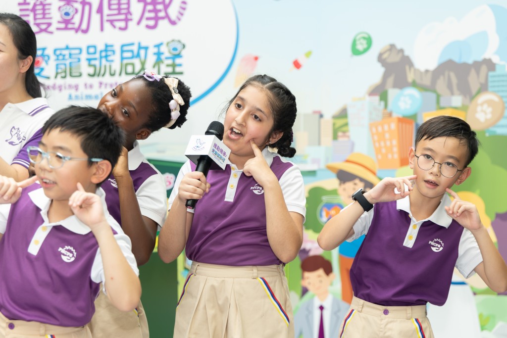 八鄉中心小學學生演唱計劃主題曲守護之歌《Love Me As I Do》。 八鄉中心小學學生演唱計劃主題曲守護之歌《Love Me As I Do》。