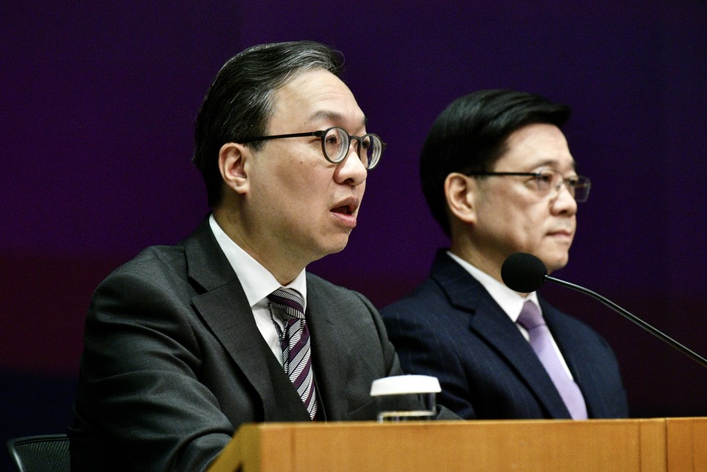 律政司司长林定国（左）。卢江球摄