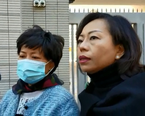 尹母及立法會議員麥美娟。