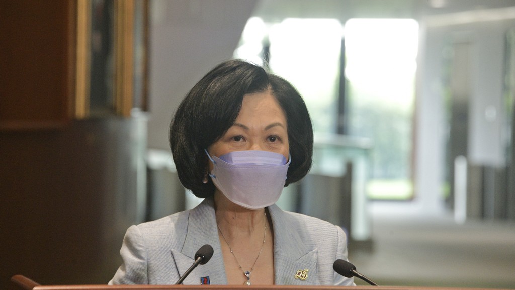 葉劉淑儀指未來會優先處理本港抗疫和通關問題。 資料圖片