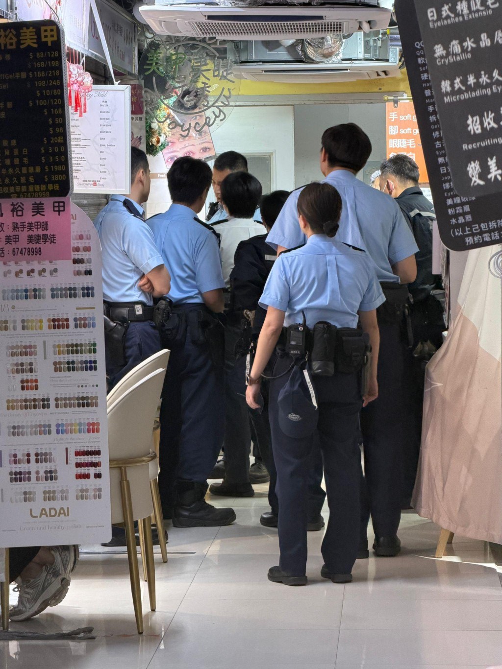 多名警員到場調查。fb「元朗人」圖片