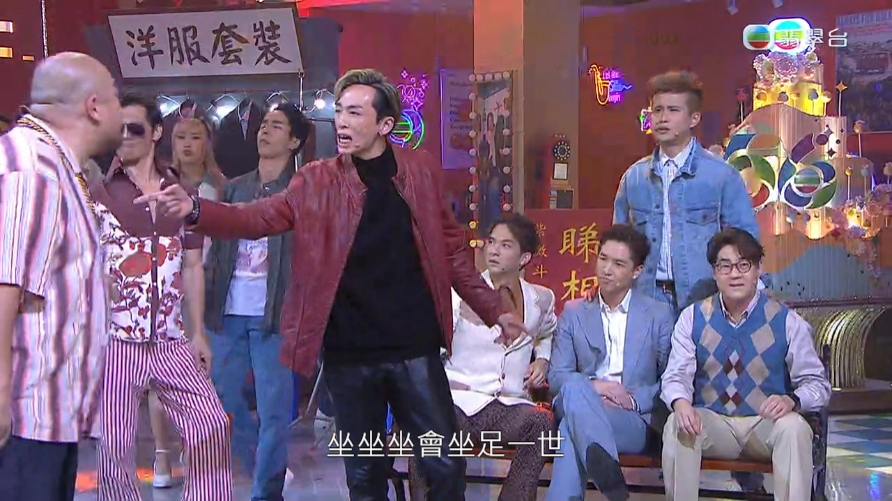 上演歌舞劇。
