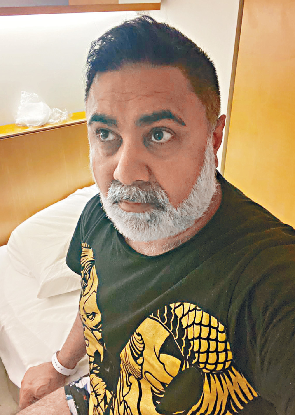 ■喬寶寶趁仲有氣力，又返咗香港準備開工喇，o依家喺酒店隔離中。
