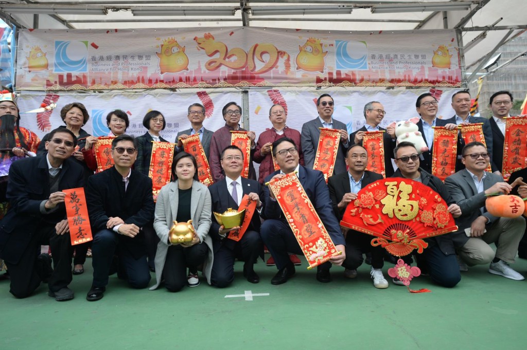 經民聯的攤位開幕。