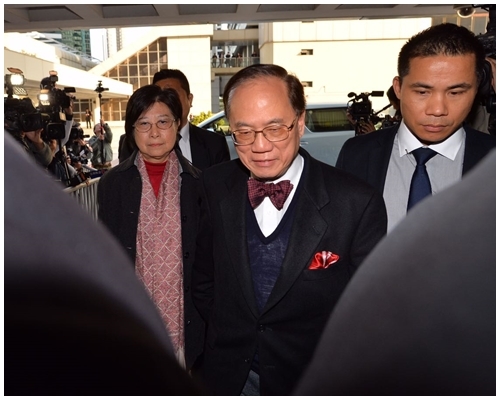 曾蔭權重返法庭。
