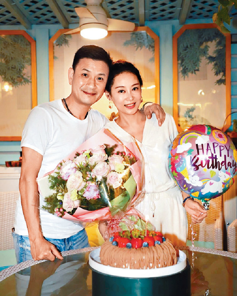 ■11月10日是卓娜44歲生日，未婚夫楊志翹當然識做陪慶祝。