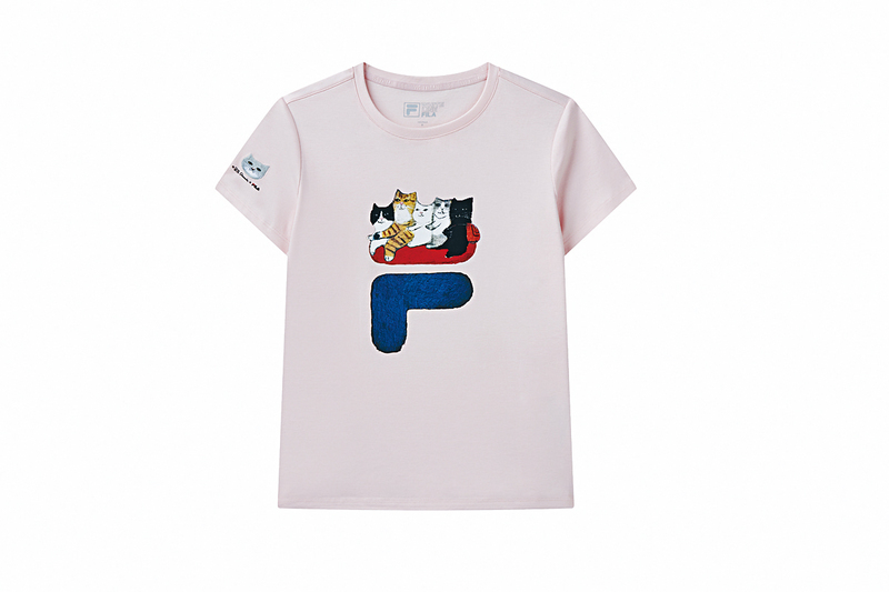 ●插畫拼品牌Logo粉紅色女裝T恤。