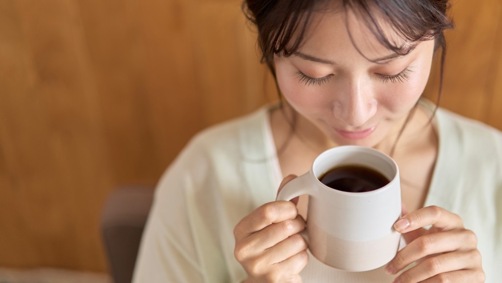 保暖秘訣｜喝熱咖啡未必能暖身？醫生教5大飲食法保暖禦寒 這時間吃早餐也有效