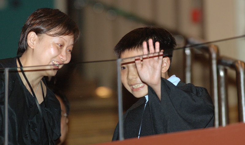 詩鈞在浸大開學首日參加開學禮。