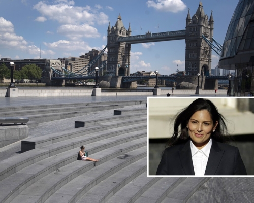彭黛玲措施是要降低病毒從外地傳入英國的風險。AP