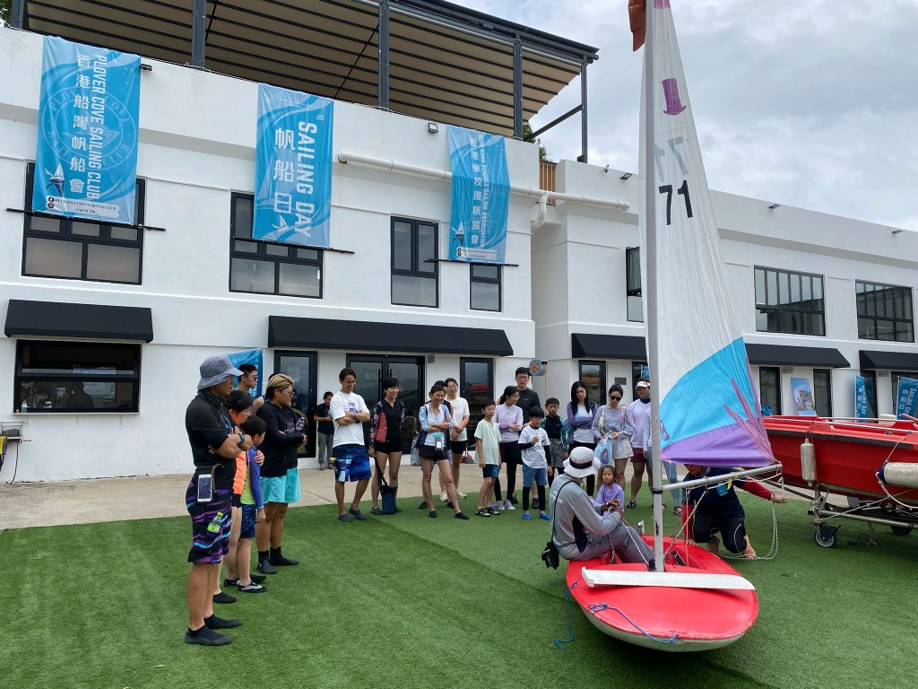 親子帆船體驗日在專業教練指導及隨行下學會基本帆船掌舵的風力原理及水上安全知識。（圖片來源：官方圖片）
