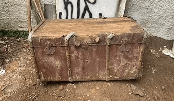 據知木箱為馬查度擁有，原本是存放在他家中。