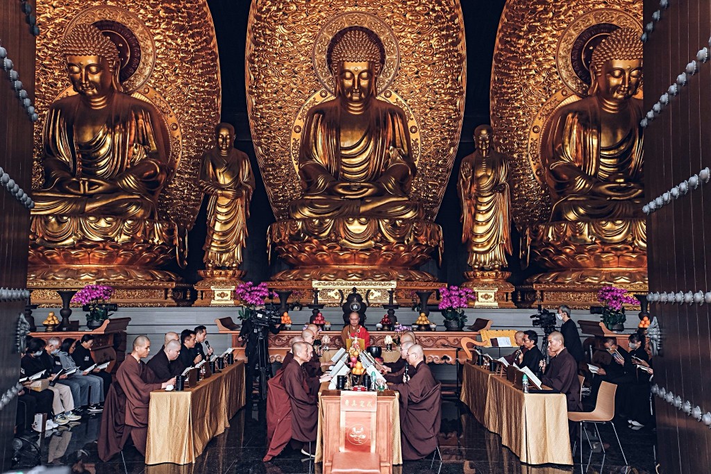 慈山寺昨晨進行「大埔宏福苑火災地藏菩薩拔度消災法會」。fb:Tsz Shan Monastery 慈山寺 慈山寺昨晨進行「大埔宏福苑火災地藏菩薩拔度消災法會」。fb:Tsz Shan Monastery 慈山寺