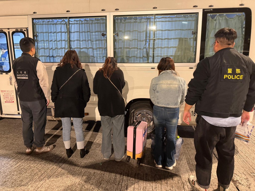 警荃灣掃黃拘8內地女。警方圖片