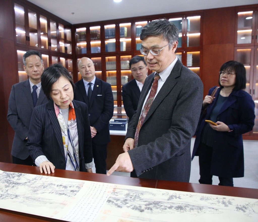 蔡若蓮率團到訪浙江，與當地學界交流。