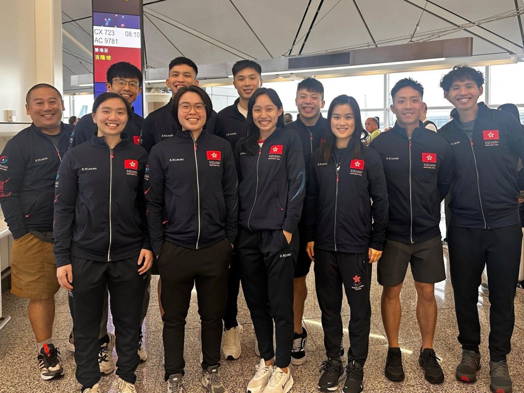 港隊派出4男4女參加大馬亞錦賽,可惜衛冕冠軍陳善鈺(前排左一)爆冷在16強負大馬球手,前排右二的湯芷穎是2021年亞錦賽女單冠軍,她在8強不敵大馬頭號種籽球手。香港壁總圖 港隊派出4男4女參加大馬亞錦賽,可惜衛冕冠軍陳善鈺(前排左一)爆冷在16強負大馬球手,前排右二的湯芷穎是2021年亞錦賽女單冠軍,她在8強不敵大馬頭號種籽球手。香港壁總圖