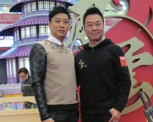 譚耀文、黎耀祥合作演音樂劇。　